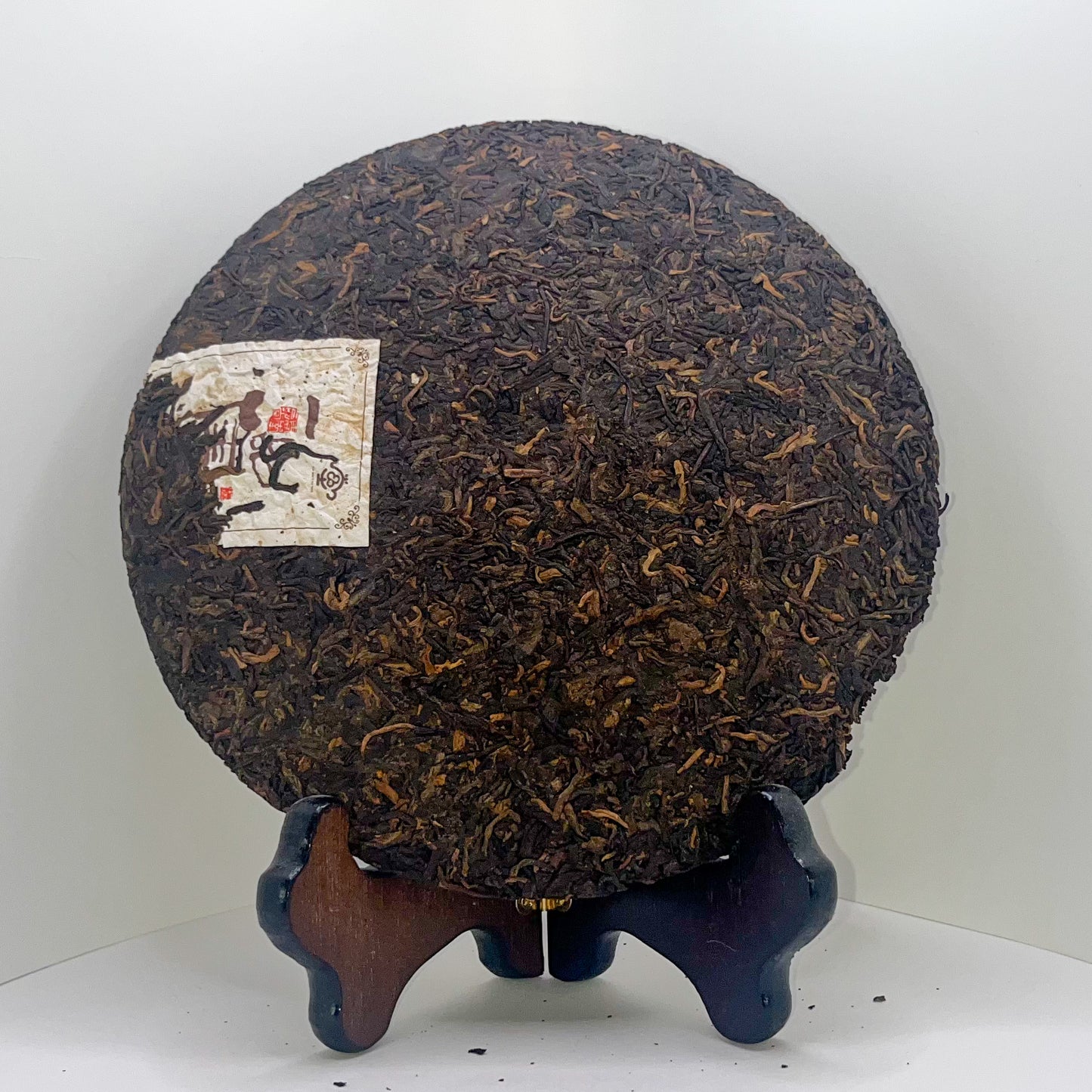 View of Tea Cake without Paper Wrapping | 2010 Gongting Qi Zi Shu Pu'erh