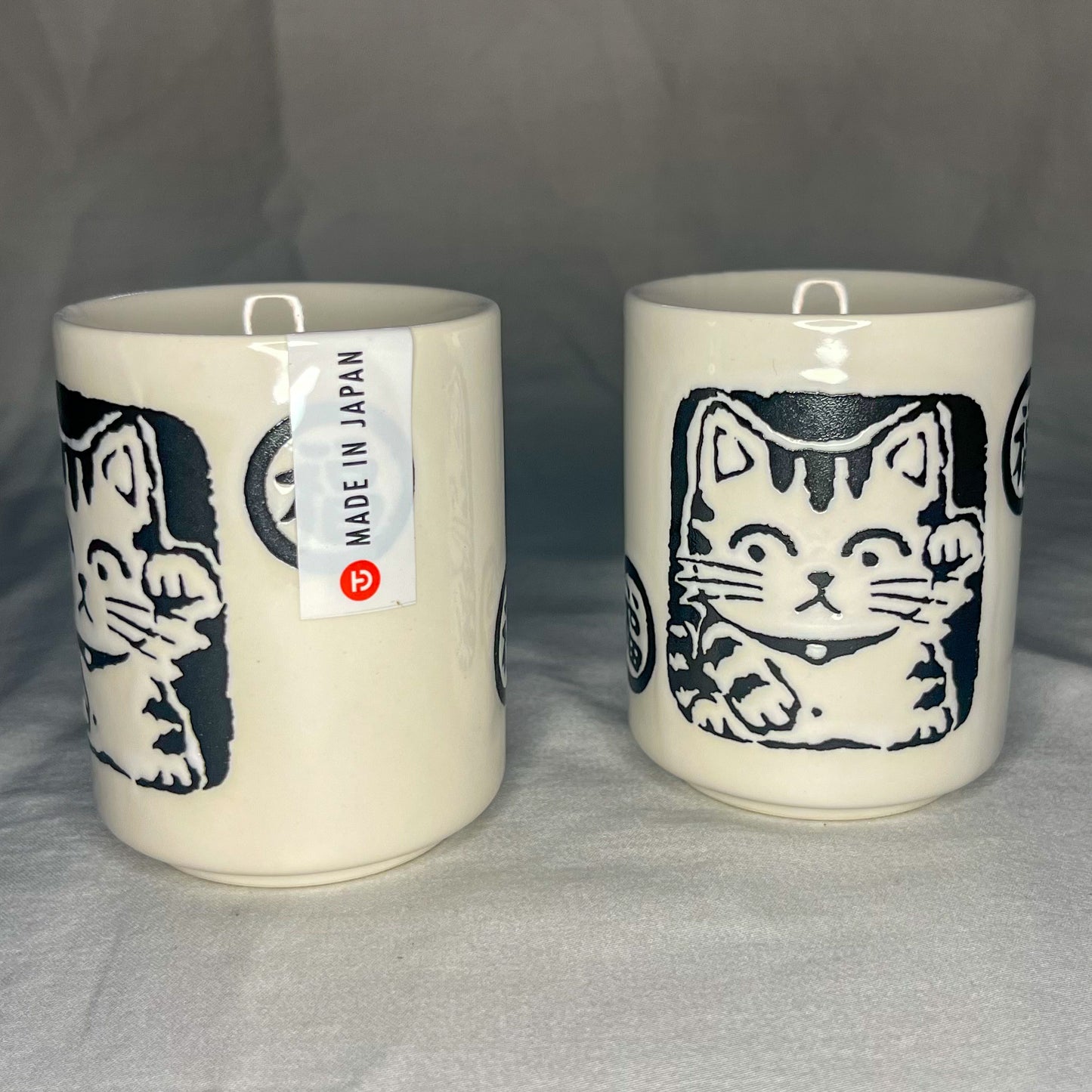 Yunomi Style Teacup with Maneki-neko Cat