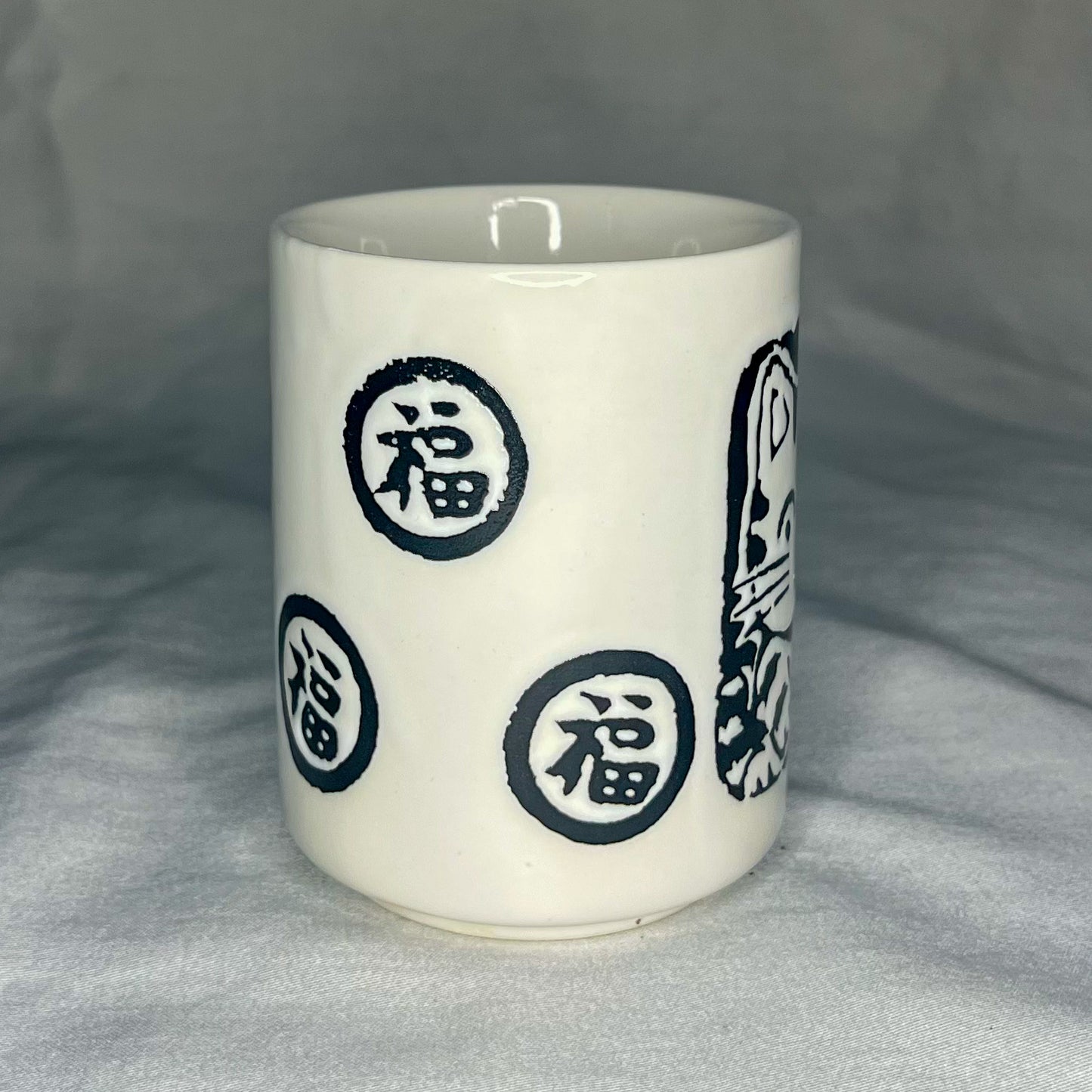 Yunomi Style Teacup with Maneki-neko Cat