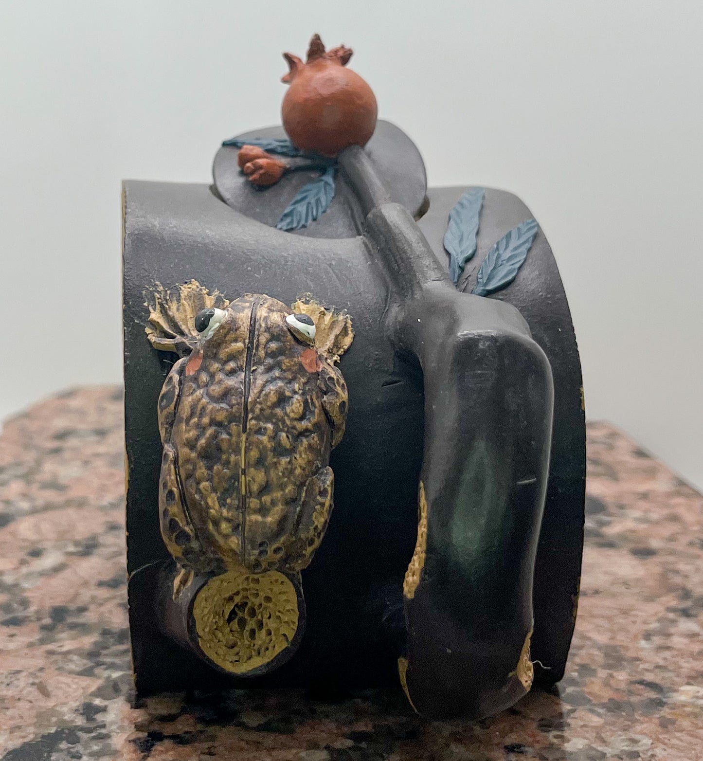Frog on a Tree Trunk Teapot
