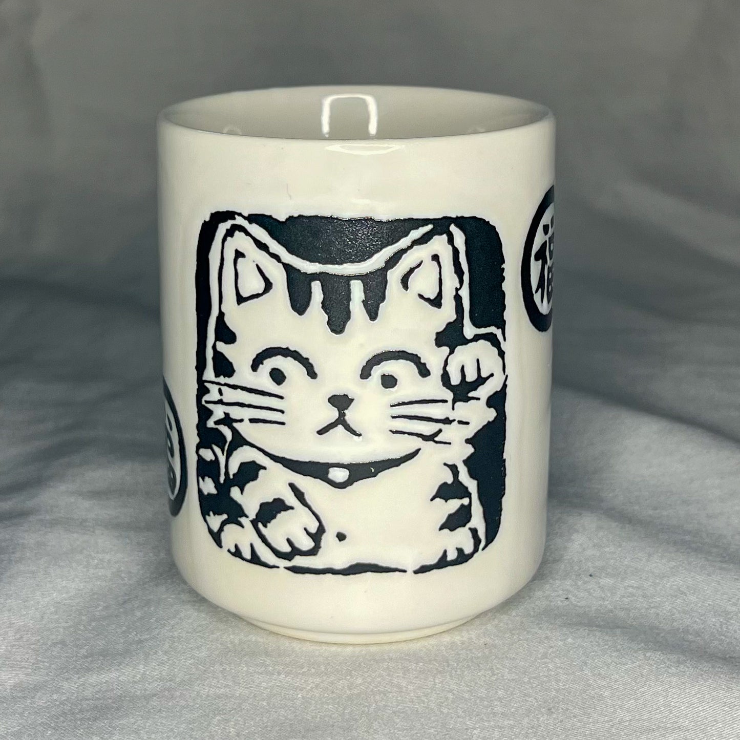 Yunomi Style Teacup with Maneki-neko Cat