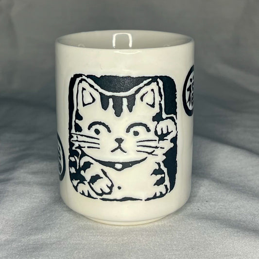 Yunomi Style Teacup with Maneki-neko Cat
